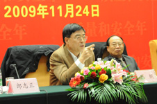 國(guó)家質(zhì)檢總局總工程師張綱主持下午在國(guó)誼賓館召開的論壇